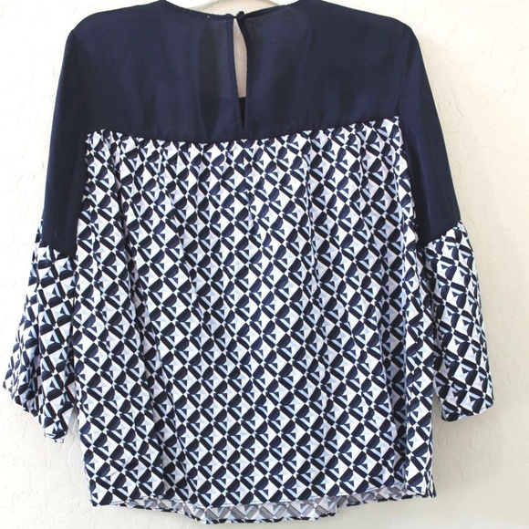 Michael Kors Geometric Print Flutter Sleeve Blouse Size M - Picture 3 of 3